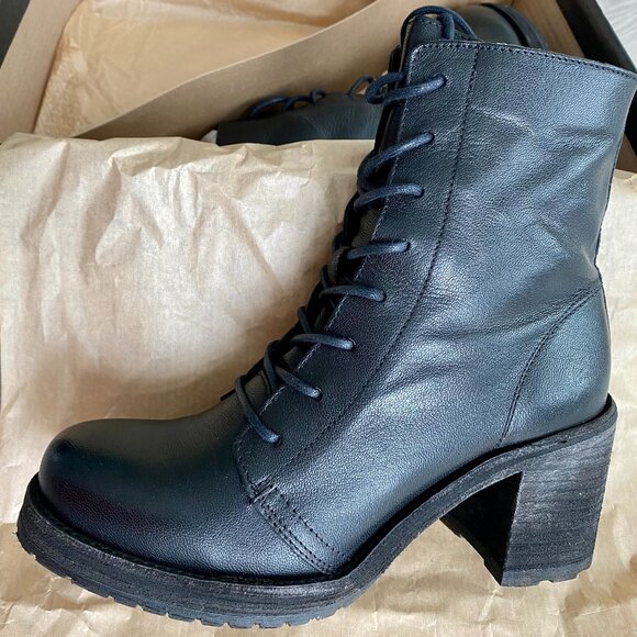 FRYE Karen Boots Size 7.5 Black NEW in Box - Picture 1 of 8